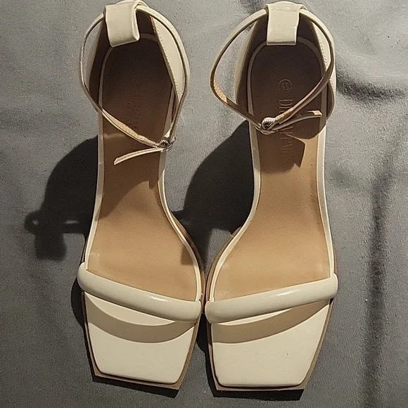 Heels - Picture 2 of 3